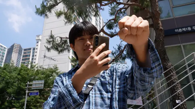 인터뷰 중인 박민석 씨