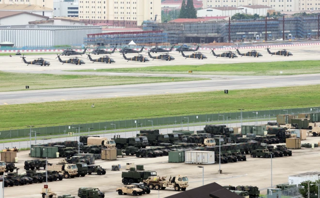 경기 평택시 주한미군기지 캠프 험프리스에 미군 차량이 세워져 있다 