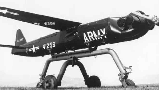 مُسيرة عسكرية أمريكية يتم توجيهها بالراديو- صورة أرشيفية من ستينيات القرن الماضي