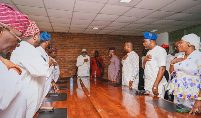 Aworan gomina Akeredolu, Aiyedatiwa atawọn ọmọ ile aṣofin ipinlẹ Ondo