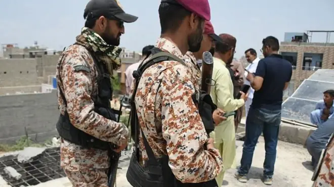 भारतीय हवाई हल्ल्यानंतर पाकिस्तानातील अनेक ठिकाणी सैन्याने शोध मोहीम सुरू केली.
