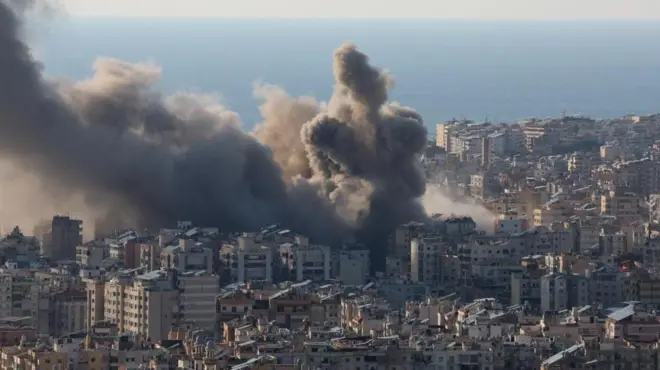 Smoke rise after one Israeli airstrike for Bourj Al Barajneh, for di southern suburbs of Beirut, Lebanon