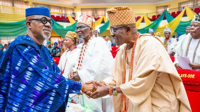 Aworan Gomina Dapo Abiodun ati awọ ọba nipinlẹ Ogun