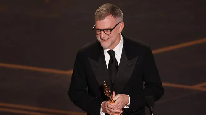 Пол Томас Андерсон со статуэткой в руках