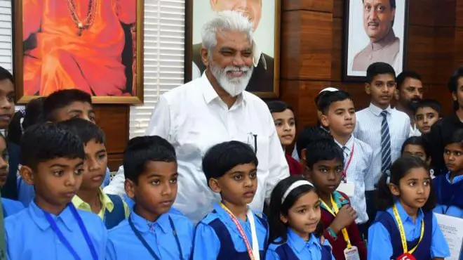 विद्यार्थी आणि दादा भुसे