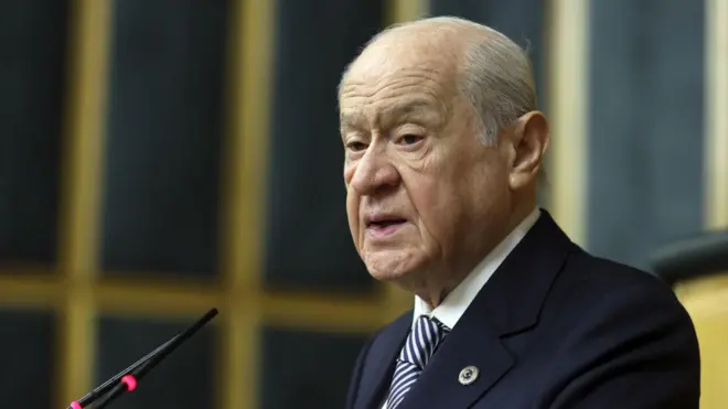 MHP lideri Devlet Bahçeli, Twitter'da yaptığı açıklamada ortak liste iddialarını reddederek MHP’nin kendi amblemi ve adaylarıyla seçime gireceğini açıkladı. 
