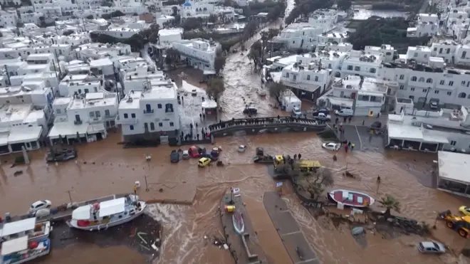 Разорне поплаве на острву Парос у Грчкој – снимци из дрона