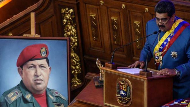 Nicolás Maduro discursando atráscriar site de apostafotocriar site de apostaHugo Chávez 