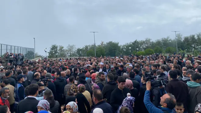 Ahatlar Köyü halkı, üç madencinin cenazesine katıldı