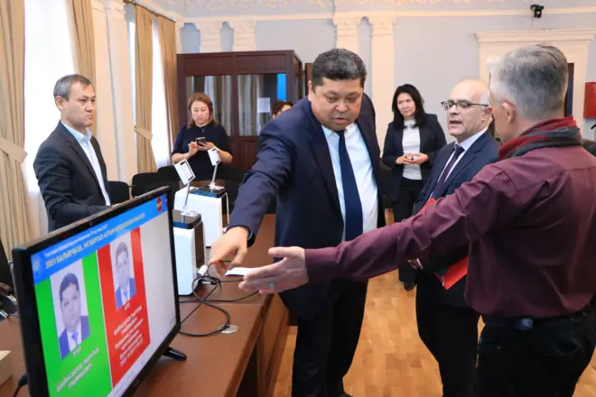 БШКнын төрагасы Тынчтык Шайназаровдун Франциянын Бишкектеги элчиси Николя Фай менен жолугушуусу, 8-октябрь 2025-жыл.