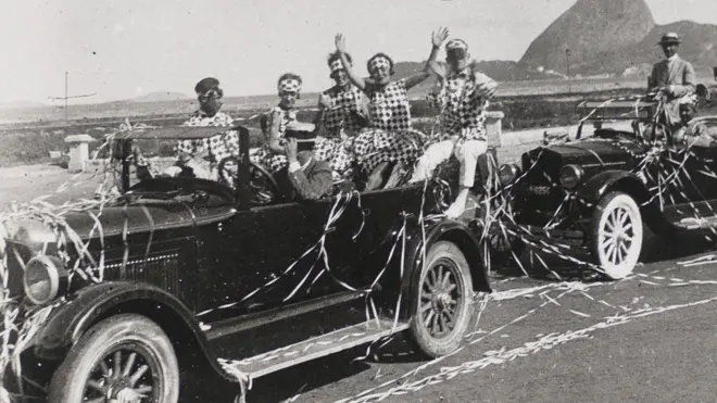 Desfilegates of novibet democorso na avenida Beira Mar, no Rio,gates of novibet demo1922