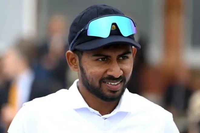 2022 වසරේ ශ්රී ලංකාව වෙනුවෙන් ටෙස්ට් ක්රිකට් වරම් හිමි කර ගත්ත ද, එම තරගයෙන් පසු ආපසු කැඳවීමක් නොලද කමිඳු මෙන්ඩිස් වසර දෙකකට පසු ලෝකයේ ම අවධානය දිනා ගැනීමට සමත් විය.