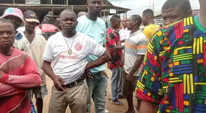 Ndị na-azụ ahịa na Timber, Naze kwuru na ọ bụ kwa ụbọchị Monde ka ndị echeere bụ ndị uweojii na-abịa amaja ha n'ime ahịa