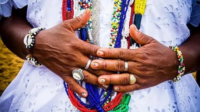 Mulher com vestimentasesportes da sorte jogosreligiãoesportes da sorte jogosmatriz africana