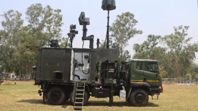 भारत पाकिस्तान या दोन्ही देशांमध्ये झालेल्या संघर्षामध्ये 'आकाशतीर' या एअर डिफेन्स सिस्टिमचीही चर्चा झाली.