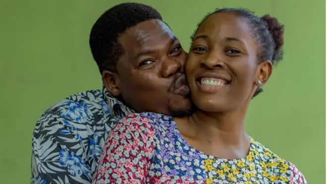 Mr Macaroni ati obinrin kan