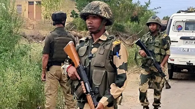 ये तस्वीर 13 जून की है, जब कठुआ में 11 जून को हुए हमले के बाद सुरक्षाबल सर्च ऑपरेशन चला रहे थे