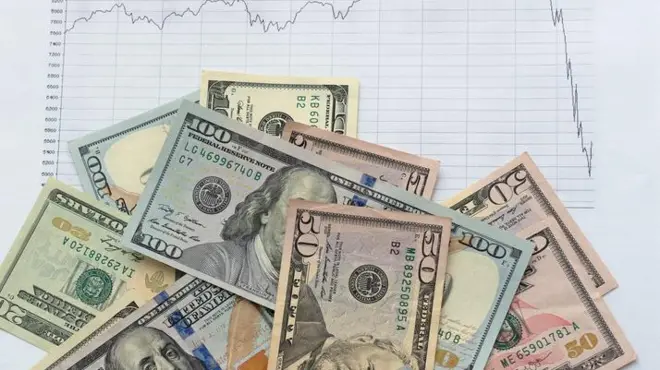 ඩොලරයට සාපේක්ෂව රුපියල ශක්තිමත් වෙමින් ඇත