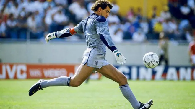 پیتر شیلتون که حالا ۷۲ ساله است، سه دهه در فوتبال حرفه‌ای حضور داشت