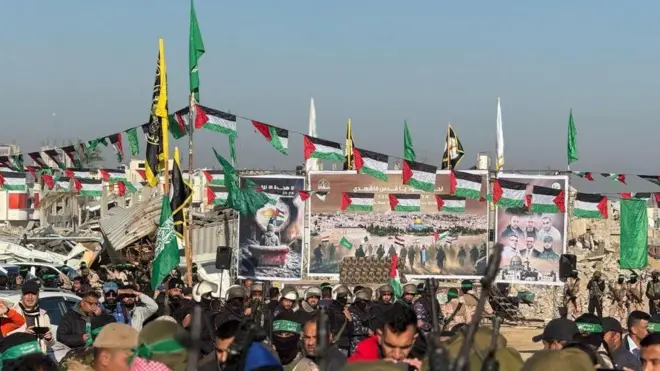 مانند دفعات قبل، حماس با برگزاری مراسم، گروگان‌ها را آزاد کرد