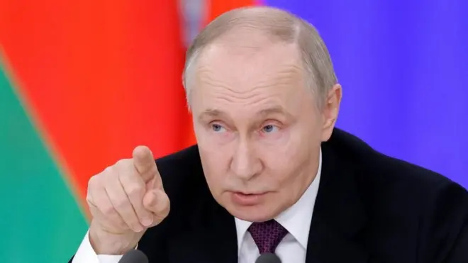 Perezida w’Uburusiya Vladimir Putin arimo kuvuga mu kiganiro n’abanyamakuru i Moscow. Ifoto yo ku itariki ya 13 Werurwe (3) mu mwaka wa 2025