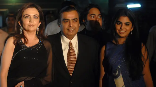 مکیش امبانی اپنے خاندان کے ساتھ