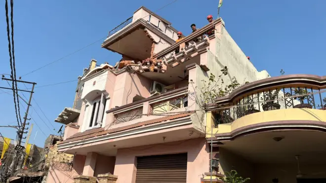 जम्मू में बीती रात गोलाबारी रिहाइशी इलाक़ों पर की गई