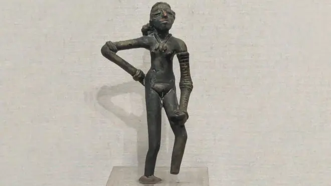 डांसिंग गर्ल