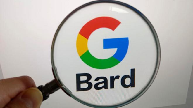 Lupa mostra o logo do Google e a palavra Bard