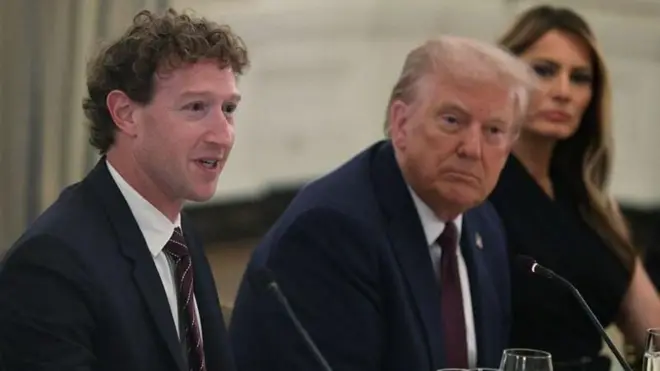 टेक कंपन्यांच्या प्रतिनिधींनी झालेल्या चर्चेत ट्रम्प यांनी अमेरिकेत गुंतवणूक करण्यावर भर दिला