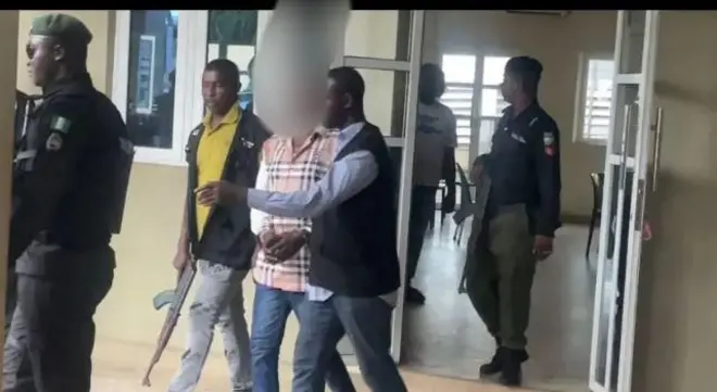 Aworan Auxiliary ni ile ẹjọ