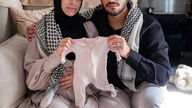 والد ووالدة في غزة