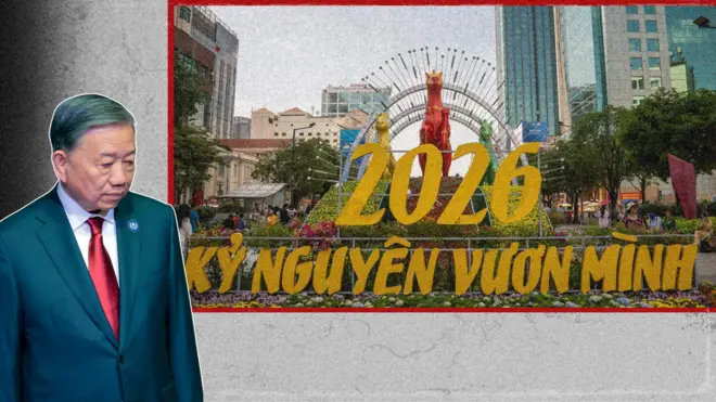 Ông Tô Lâm và biển hiệu mừng năm mới ở TP HCM