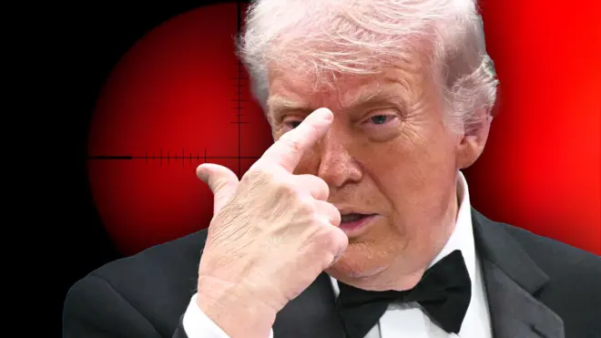 Дональд Трамп указывает себе на лоб пальцем