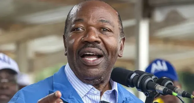 Madaxweynaha la afgambiyey Ali Bongo oo lagu eedeeyey inuu xukunka ka dhigay meel u gaar ah qoyskooda