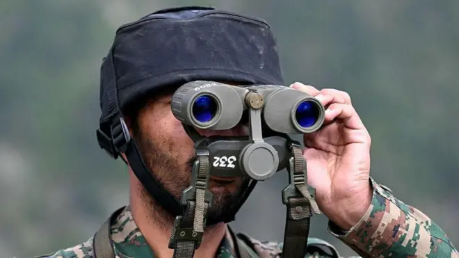 నియంత్రణ రేఖ వద్ద భారత సైనికుడు