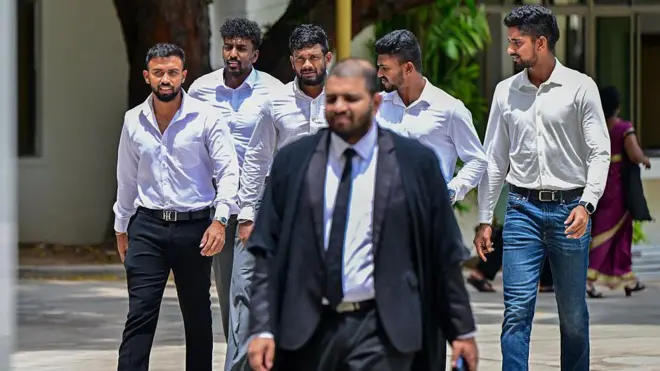 ශ්රී ලංකා ක්රිකට් ක්රීඩකයින් පිරිසක් නීතිඥවරයෙකු සමග