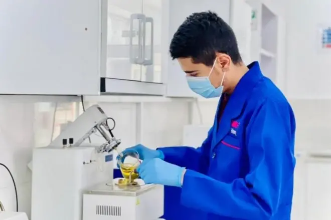 د نیمروز ځايي چارواکو بي بي سي ته ویلي، له ایرانه وارد شوي ۹۷ ټانکره نور تېل به هم دغه بېرته دغه هېواد ته ور ولېږي 