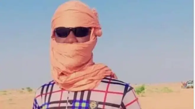 Mukthar ree loko aṣale Sahara, nigba to n rin irinajo naa loṣu Kejila ọdun 2023.