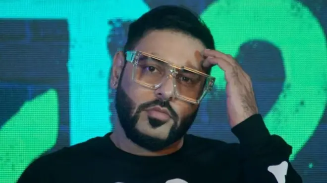 બાદશાહ, ટટીરી ગીત, હરિયાણામાં વિવાદ, પોલીસ દ્વારા તપાસ, ઠેરઠેર રેડ, બાદશાહ સામે લુકઆઉટ નોટિસ, બીબીસી ગુજરાતી. 