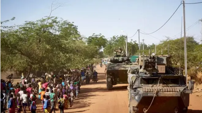 Chars français au Burkina Faso.