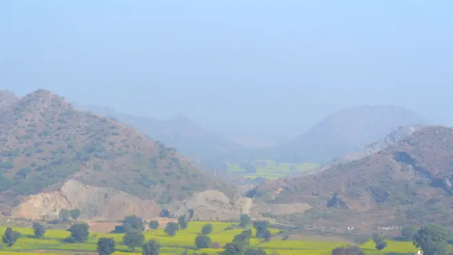 राजस्थान के अलवर में अरावली की पहाड़ियां