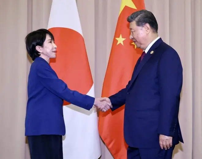 Japanese prime minister Sanae Takaichi (left) met with Chinese President Xi Jinping in South Korea on 31 October