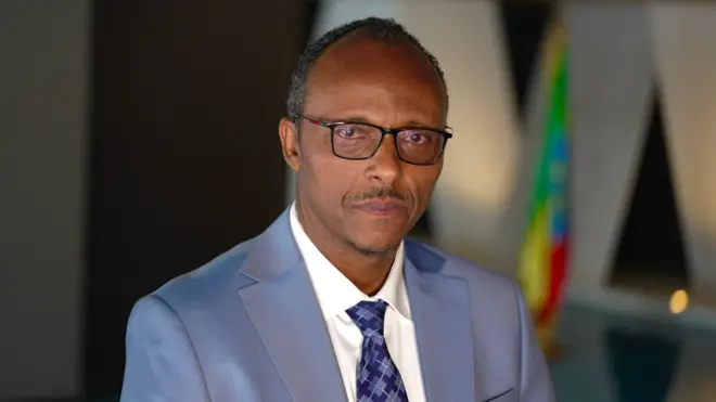 Dr Haabtaamuu Ittafaa, Ministira Bishaaniifi Inarjii Itoophiyaa waajjira keessa taa'anii suuraa ka'an