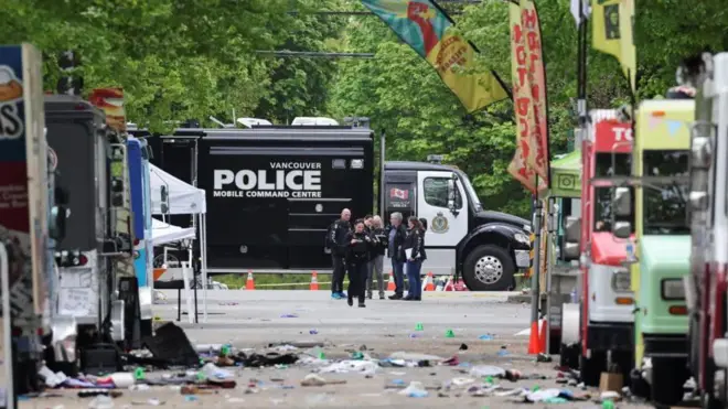 30-летнему мужчине предъявлены обвинения по восьми пунктам в убийстве второй степени после того, как автомобиль врезался в толпу на уличном фестивале в Ванкувере