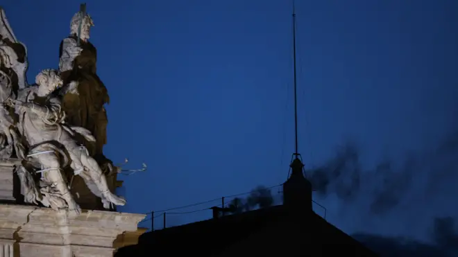Fumaça preta no Vaticano