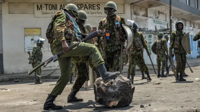 Igipolisi ca Kenya mu gikorwa co guhasha imyiyerekano