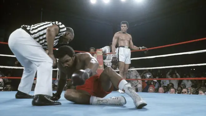 محمد علی با ناک‌اوت کردن فورمن در راند هشتم، دنیا را شگفت‌زده کرد 