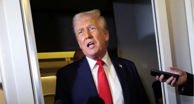 Donald Trump ayaa sheegay in uu aad ugu carooday madaxweynaha Ruushka Vladimir Putin ka dib toddobaadyo uu isku dayay in uu ka xaajoodo xabbad joojinta Ukraine.