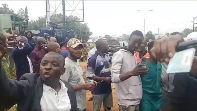 Awọn araalu to mu PVC lọwọ